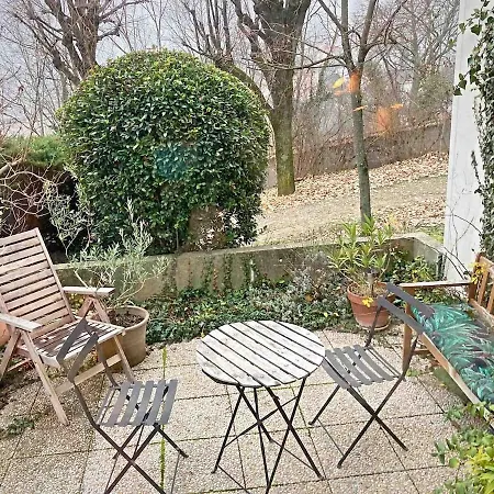 Small Corner Of Fullness Near Fourviere & Vieux 리옹